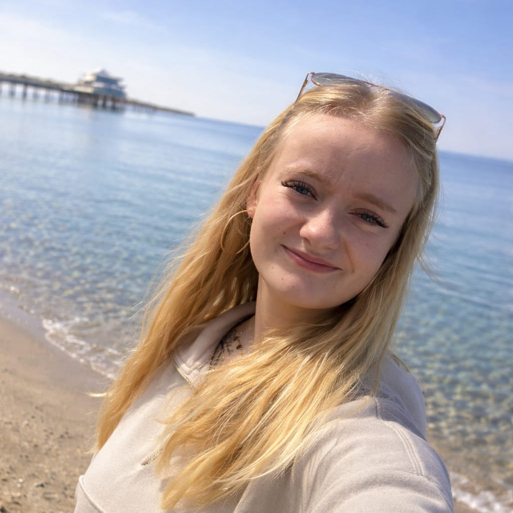 Debbie Gerlach, Buchhaltung